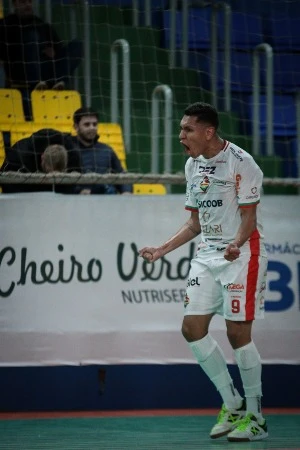 Galo vence Santa Helena e garante liderança geral na 1ª fase da Série Prata