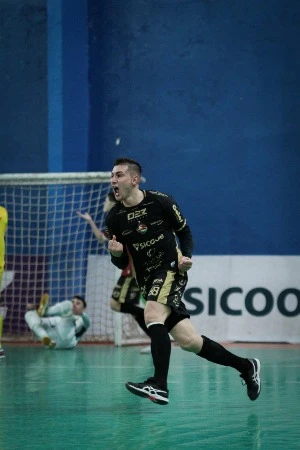 Galo vence o Terra Boa de virada, mantém liderança e garante classificação antecipada na Série Prata
