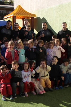 Galo Futsal visita CEI Pequenos Brilhantes e promove tarde de integração com as crianças